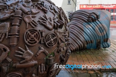 Sculpture In Chard Somerset By Neville Gabie Stock Photo