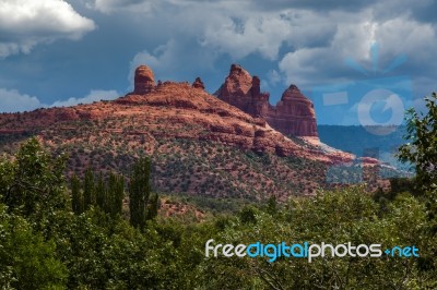 Sedona, Arizona/usa - July 30 : Mountains At Sedona Arizona On J… Stock Photo