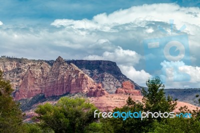 Sedona, Arizona/usa - July 30 : Mountains At Sedona Arizona On J… Stock Photo