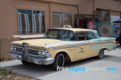 Seligman, Arizona/usa - July 31 : Old Yellow Taxi Parked In Seli… Stock Photo