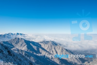 Seoraksan Mountains Is Covered By Morning Fog In Winter, Korea Stock Photo