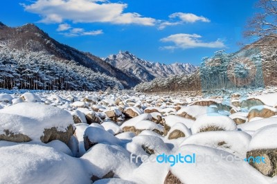 Seoraksan Mountains Is Covered By Snow In Winter, South Korea Stock Photo