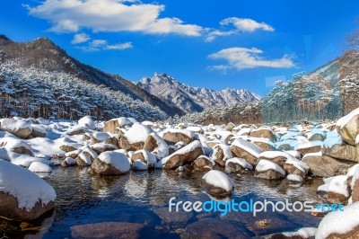 Seoraksan Mountains Is Covered By Snow In Winter, South Korea Stock Photo