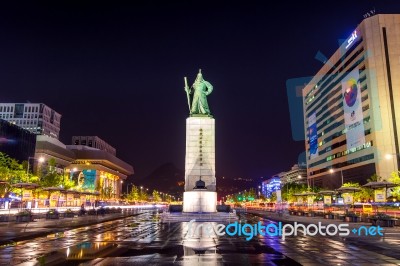 Seoul, South Korea - April 24, 2016: King Sejong Statue In Gwanghwamun Plaza.photo Taken On April 24, 2016 In Seoul, South Korea Stock Photo