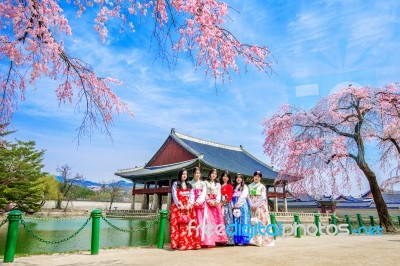 Seoul, South Korea - April 6: Gyeongbokgung Palace With Cherry Blossom In Spring And Tourists With Hanbok Dress On April 6, 2016 In Seoul, South Korea Stock Photo