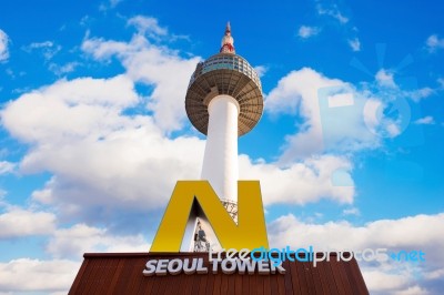 Seoul, South Korea -  February 01 : N Seoul Tower Located On Namsan Mountain In Central Seoul On February 01,2015 In Seoul,south Korea Stock Photo