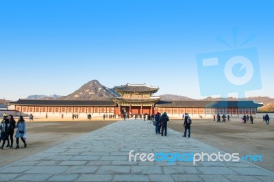 Seoul, South Korea - January 17: Tourists Taking Photos Of The Beautiful Scenery Around Gyeongbokgung Palace On January 17, 2015 In Seoul, South Korea Stock Photo