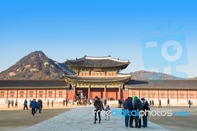 Seoul, South Korea - January 17: Tourists Taking Photos Of The Beautiful Scenery Around Gyeongbokgung Palace On January 17, 2015 In Seoul, South Korea Stock Photo