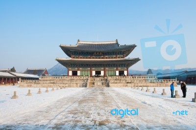 Seoul, South Korea - January 19: Tourists Taking Photos Of The Beautiful Scenery Around Gyeongbokgung Palace On January 19, 2015 In Seoul, South Korea Stock Photo