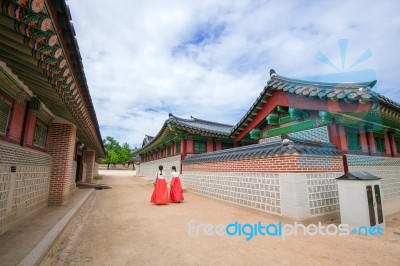 Seoul, South Korea - July 17: Tourists Taking Photos Of The Beautiful Scenery Around Gyeongbokgung Palace On July 17, 2015 In Seoul, South Korea Stock Photo