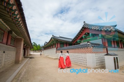 Seoul, South Korea - July 17: Tourists Taking Photos Of The Beautiful Scenery Around Gyeongbokgung Palace On July 17, 2015 In Seoul, South Korea Stock Photo