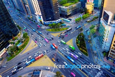 Seoul, South Korea  -  May 10 : Traffic Speeds Through An Intersection In Gangnam.gangnam Is An Affluent District Of Seoul. Photo Taken On May 10,2015 In Seoul,south Korea Stock Photo