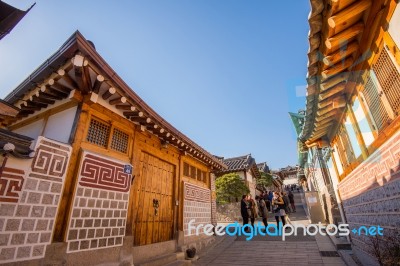 Seoul,korea - March 23: Tourists Taking Photos Of The Beautiful Scenery Around Bukchon Hanok Village,traditional Korean Style Architecture, Photo Taken March 23,2015 In Seoul, South Korea Stock Photo