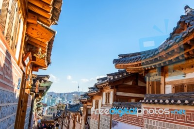 Seoul,korea - March 23: Tourists Taking Photos Of The Beautiful Scenery Around Bukchon Hanok Village,traditional Korean Style Architecture, Photo Taken March 23,2015 In Seoul, South Korea Stock Photo