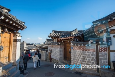 Seoul,korea - March 23: Tourists Taking Photos Of The Beautiful Scenery Around Bukchon Hanok Village,traditional Korean Style Architecture, Photo Taken March 23,2015 In Seoul, South Korea Stock Photo