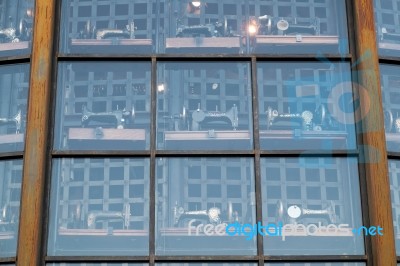 Sewing Machines On Display In A Building At Camden Lock Stock Photo