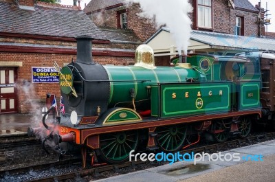 Sheffield Park, East Sussex/uk - September 8 : Golden Arrow At S… Stock Photo