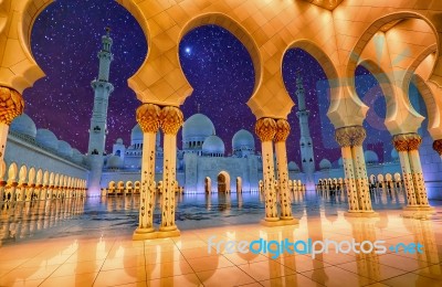 Sheikh Zayed Grand Mosque In Abu Dhabi, Uae At Night Stock Photo