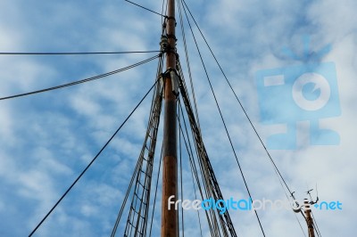 Ship Pole With Rope Under The Sky Stock Photo