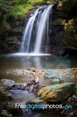 Short Waterfall-small Waterfall-north Yorkshire-uk Stock Photo