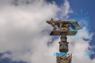 Sienna, Tuscany/italy - May 18 : She-wolf Suckling Infants Romul… Stock Photo