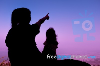 Silhouette Back View Of Mother And Child Hikers Enjoying The Vie… Stock Photo