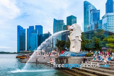 Singapore - Aug 8 ,2017 : Merlion Statue And Cityscape In Singapore Stock Photo