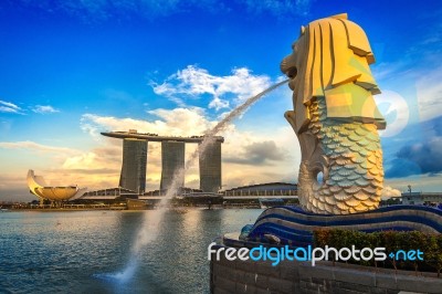 Singapore - Aug 9 ,2017 : Merlion Statue And Cityscape In Singapore Stock Photo