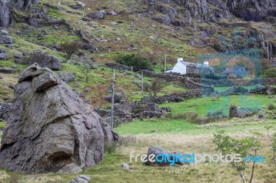 Snowdonia National Park, Wales/uk - October 7 : Cottage In Snowd… Stock Photo