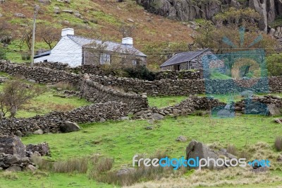 Snowdonia National Park, Wales/uk - October 7 : Cottage In Snowd… Stock Photo