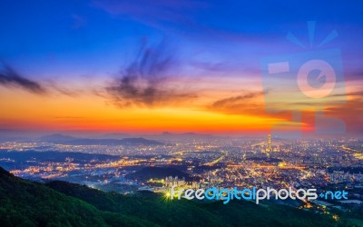 South Korea Skyline Of Seoul, The Best View Of South Korea With Lotte World Mall At Namhansanseong Fortress Stock Photo