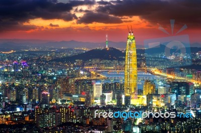 South Korea Skyline Of Seoul, The Best View Of South Korea With Lotte World Mall At Namhansanseong Fortress Stock Photo