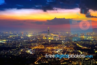 South Korea Skyline Of Seoul, The Best View Of South Korea With Lotte World Mall At Namhansanseong Fortress Stock Photo