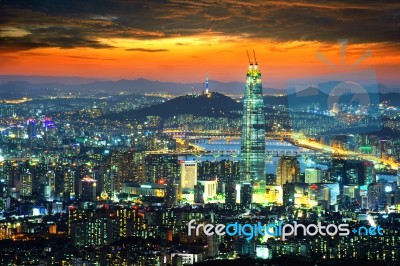 South Korea Skyline Of Seoul, The Best View Of South Korea With Lotte World Mall At Namhansanseong Fortress Stock Photo