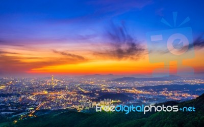 South Korea Skyline Of Seoul, The Best View Of South Korea With Lotte World Mall At Namhansanseong Fortress Stock Photo