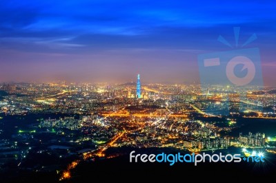 South Korea Skyline Of Seoul, The Best View Of South Korea With Lotte World Mall At Namhansanseong Fortress Stock Photo