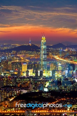 South Korea Skyline Of Seoul, The Best View Of South Korea With Lotte World Mall At Namhansanseong Fortress Stock Photo