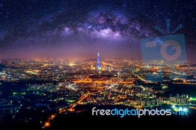 South Korea Skyline Of Seoul, The Best View Of South Korea With Lotte World Mall At Namhansanseong Fortress Stock Photo