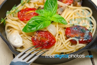 Spaghetti Pasta With Baked Cherry Tomatoes And Basil Stock Photo