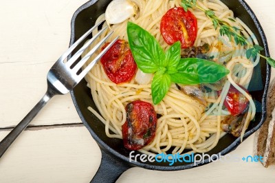 Spaghetti Pasta With Baked Cherry Tomatoes And Basil Stock Photo