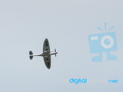 Spitfire Mk X1x Ps915 The Last One Produced Flying Over Dunsfold… Stock Photo