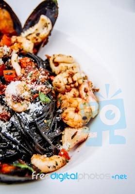  Squid Ink Pasta With King Prawns Stock Photo