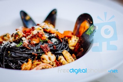  Squid Ink Pasta With King Prawns Stock Photo