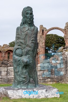 Statue Amid The Ruins Of Lindisfarne Priory Stock Photo