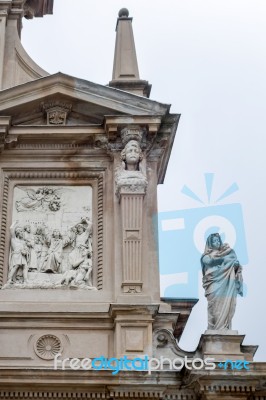 Statue At Santi Bartolomeo E Stefano Church In Bergamo Stock Photo