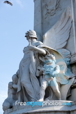 Statue Of A An Angel With Children At The Victoria Memorial Outs… Stock Photo