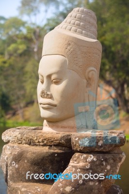 Statue Of Ancient Khmer Warrior Head At Angkor Wat Stock Photo