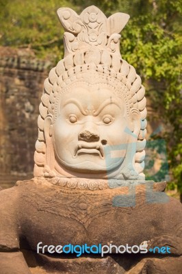 Statue Of Ancient Khmer Warrior Head At Angkor Wat Stock Photo