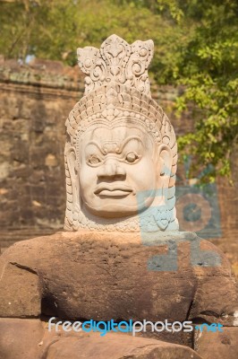 Statue Of Ancient Khmer Warrior Head At Angkor Wat Stock Photo