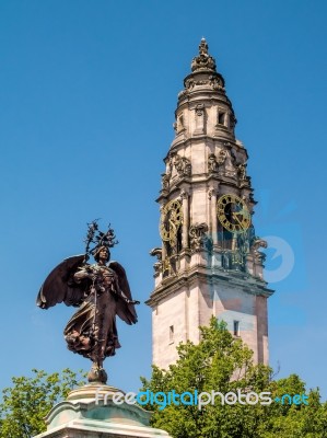 Statue Of Peace And Cardiff City Hall Stock Photo